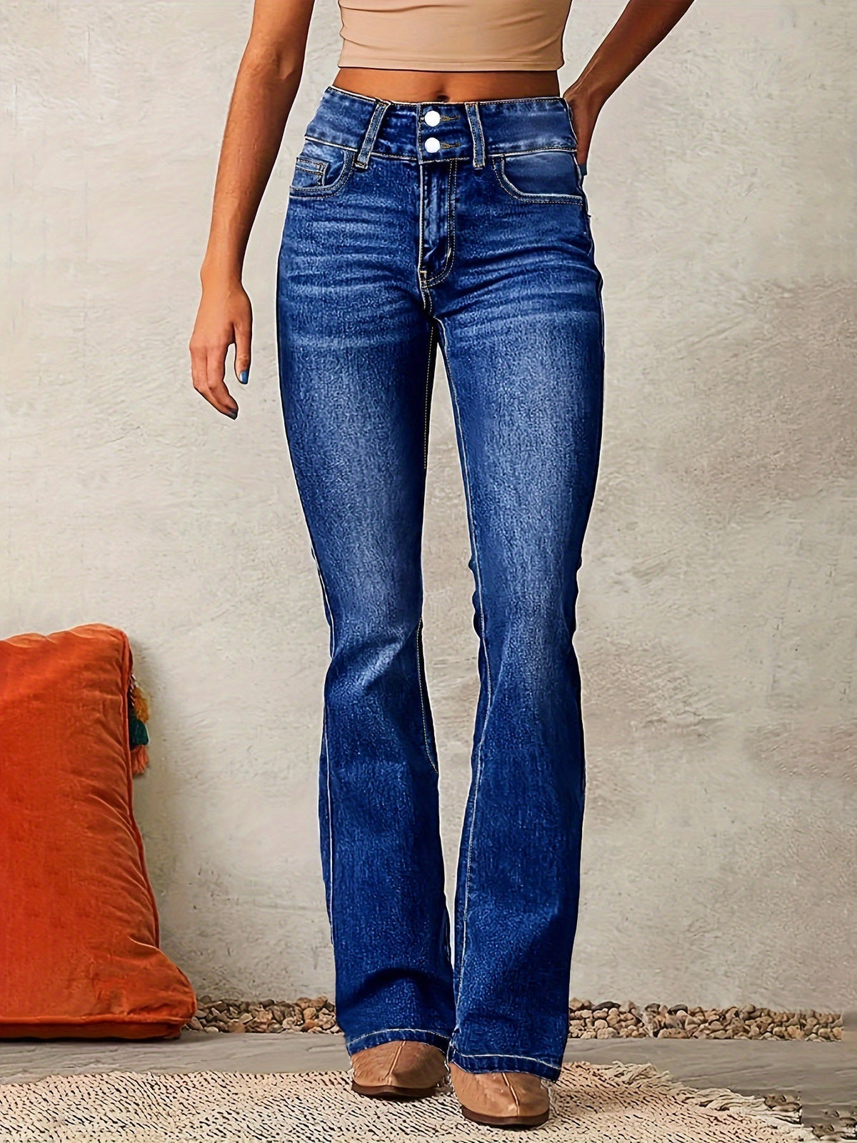 Women's Flared Jeans High-Waisted Classic Fit Casual Everyday Stylish